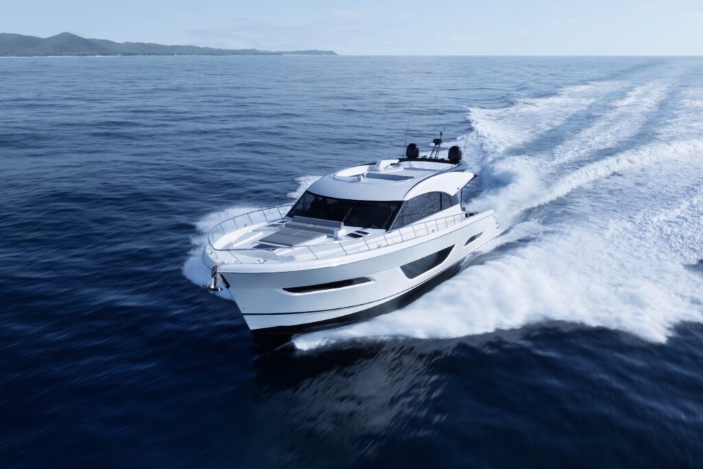 Maritimo S75 running